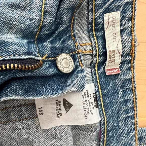 Women’s Like New 14S Levi's Light Blue Boot Cut Jeans with Red Tab - Picture 3 of 6